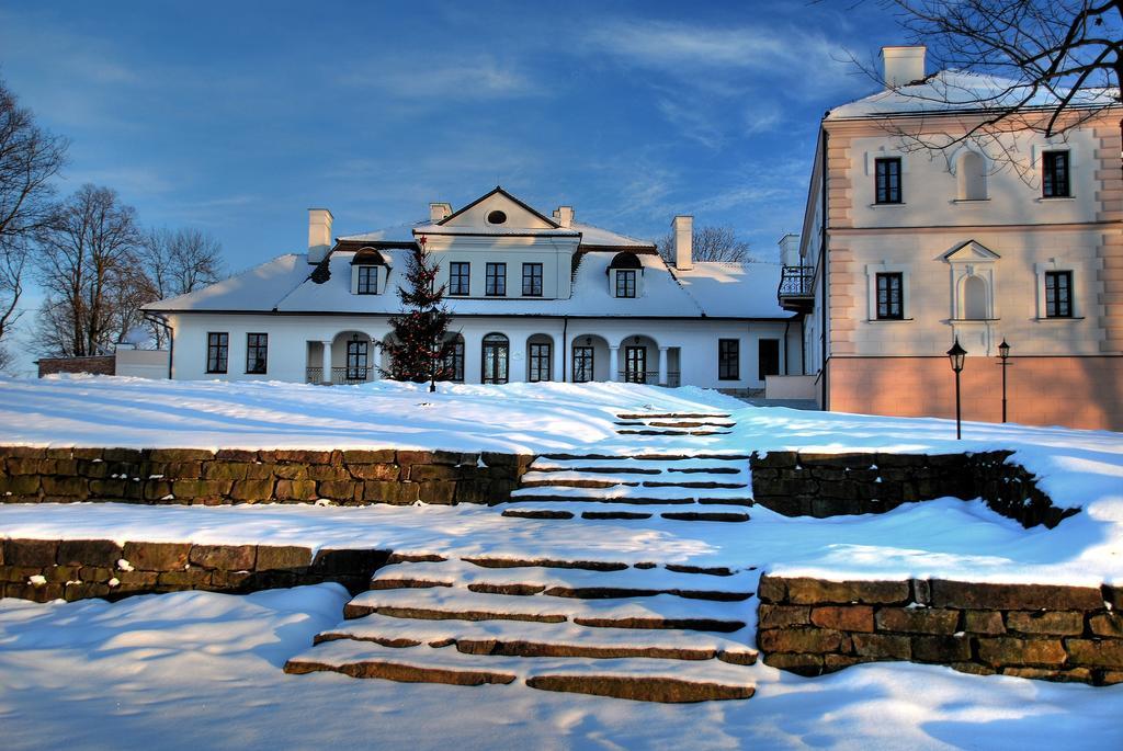 Dwor Kombornia Hotel&Spa Buitenkant foto