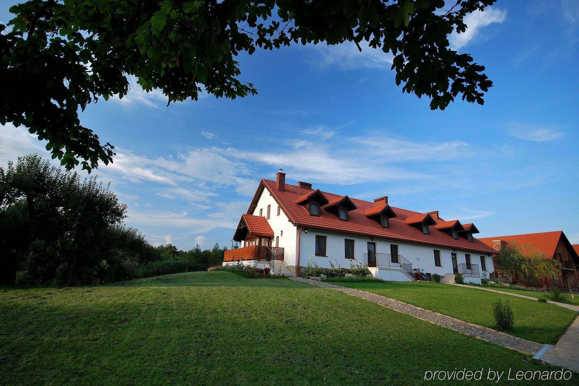 Dwor Kombornia Hotel&Spa Buitenkant foto