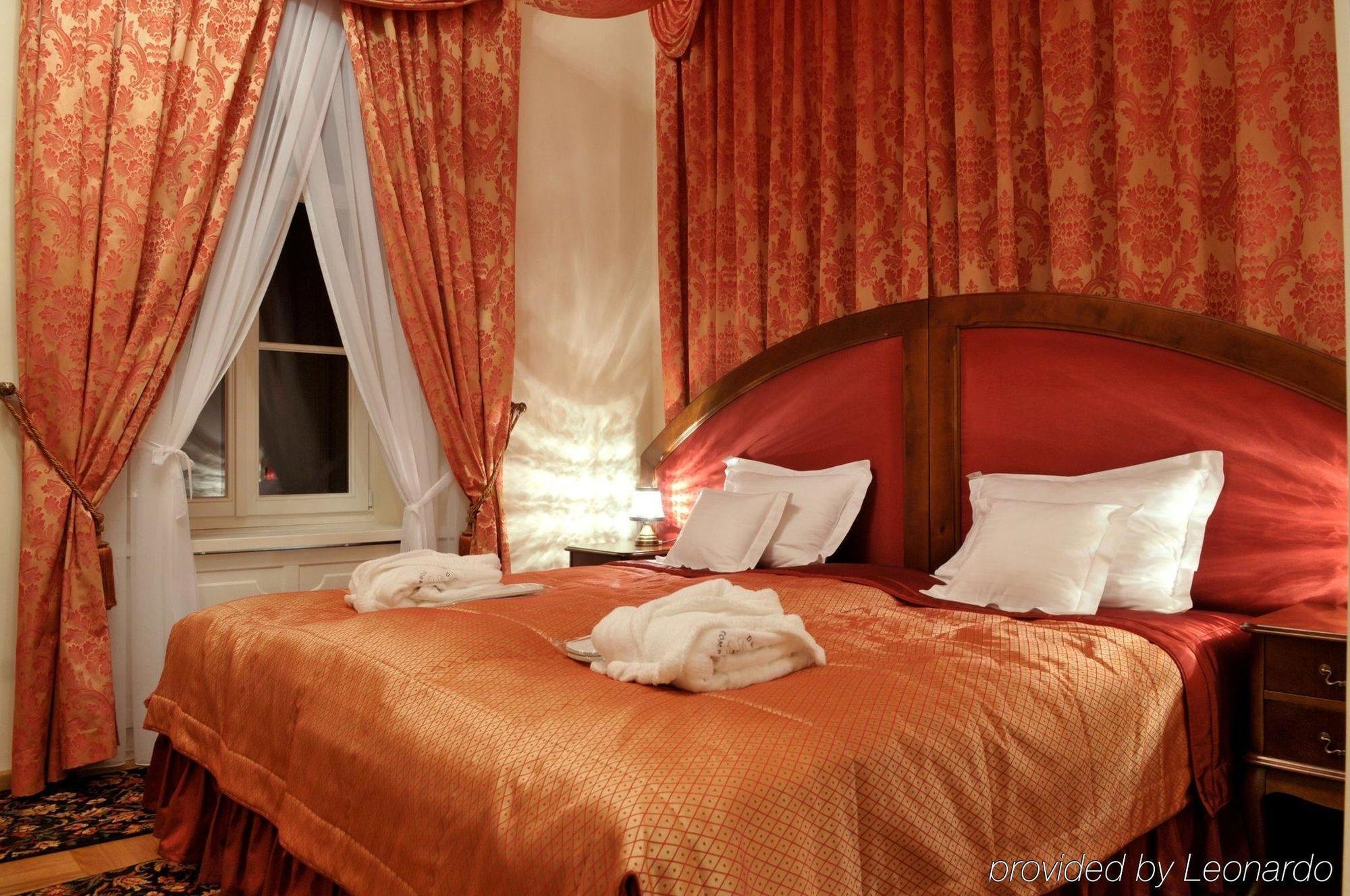 Dwor Kombornia Hotel&Spa Buitenkant foto
