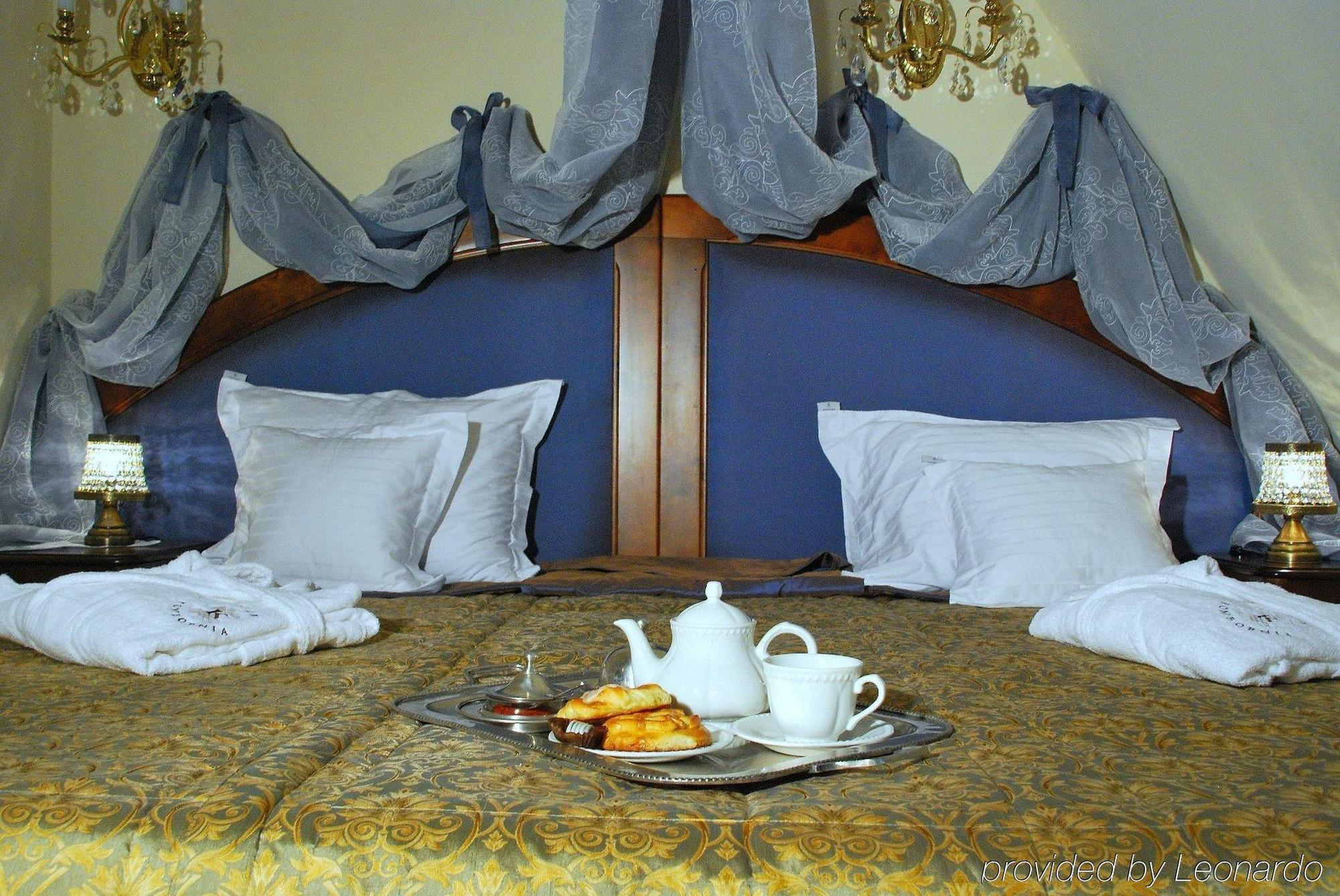 Dwor Kombornia Hotel&Spa Buitenkant foto