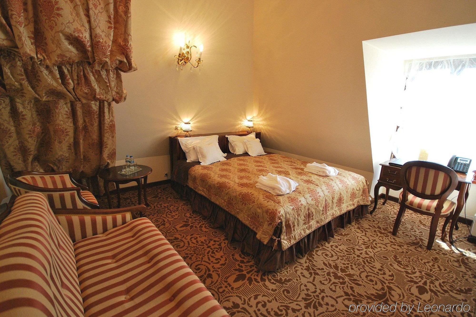 Dwor Kombornia Hotel&Spa Buitenkant foto