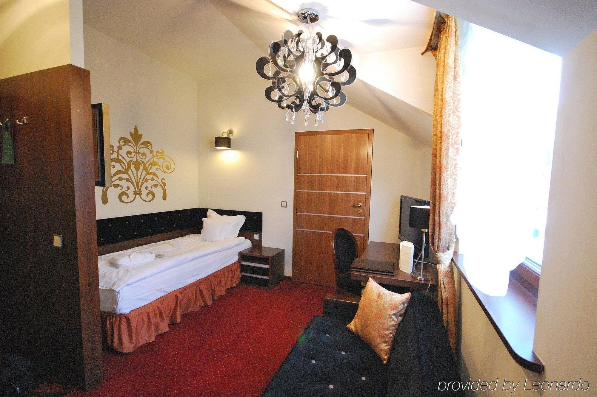 Dwor Kombornia Hotel&Spa Buitenkant foto