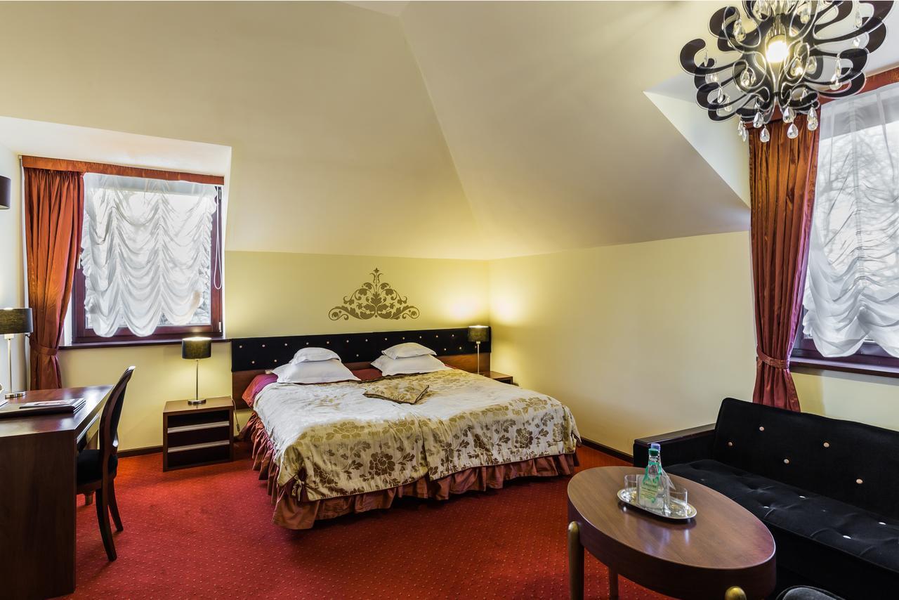 Dwor Kombornia Hotel&Spa Buitenkant foto