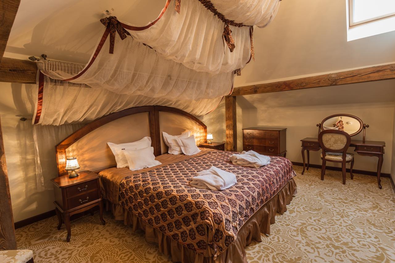 Dwor Kombornia Hotel&Spa Buitenkant foto
