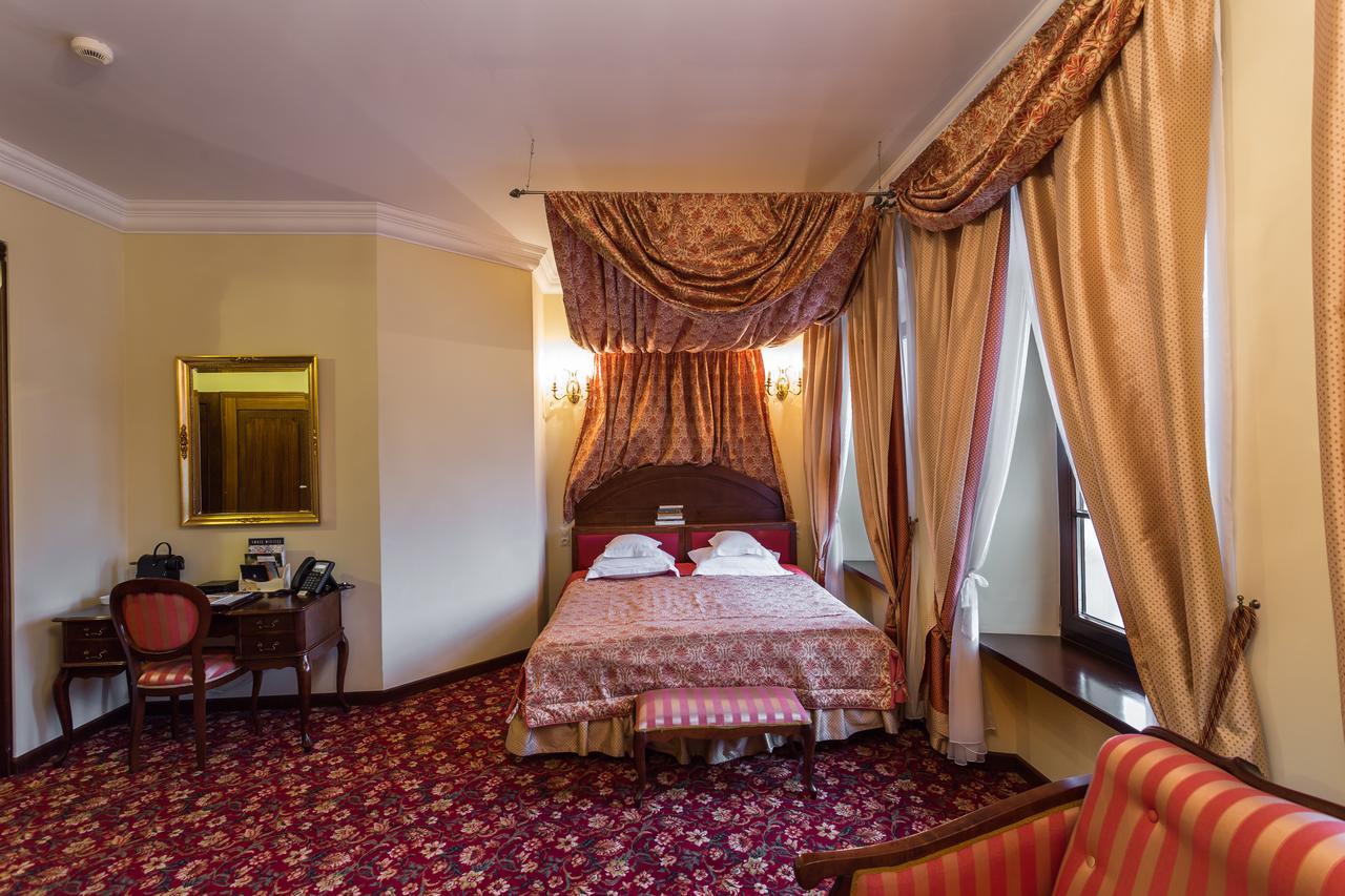 Dwor Kombornia Hotel&Spa Buitenkant foto