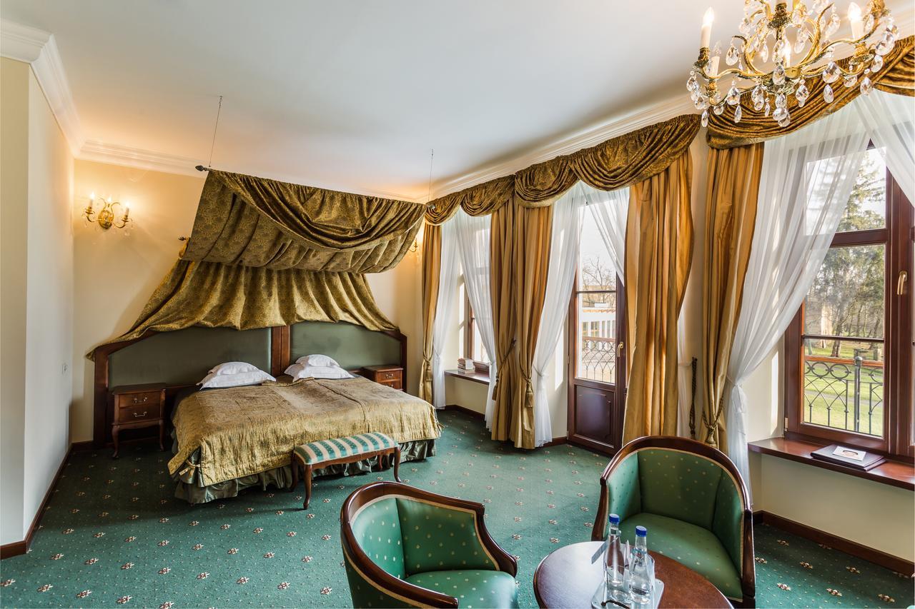 Dwor Kombornia Hotel&Spa Buitenkant foto