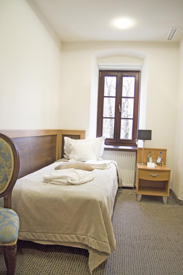 Dwor Kombornia Hotel&Spa Buitenkant foto
