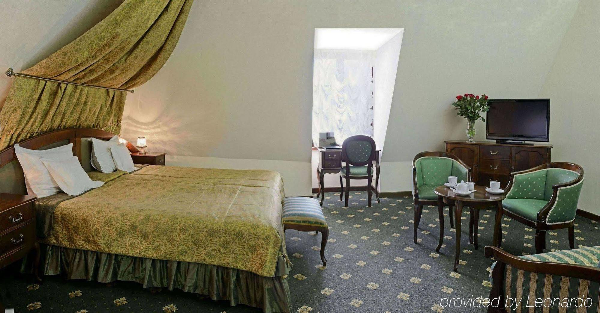 Dwor Kombornia Hotel&Spa Buitenkant foto