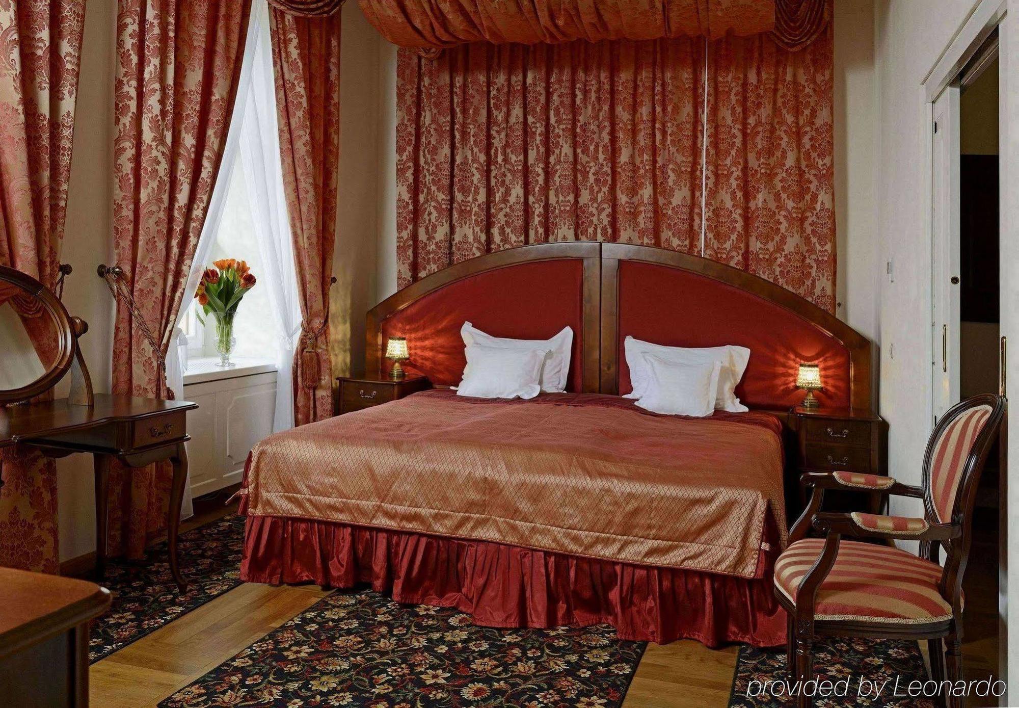 Dwor Kombornia Hotel&Spa Buitenkant foto