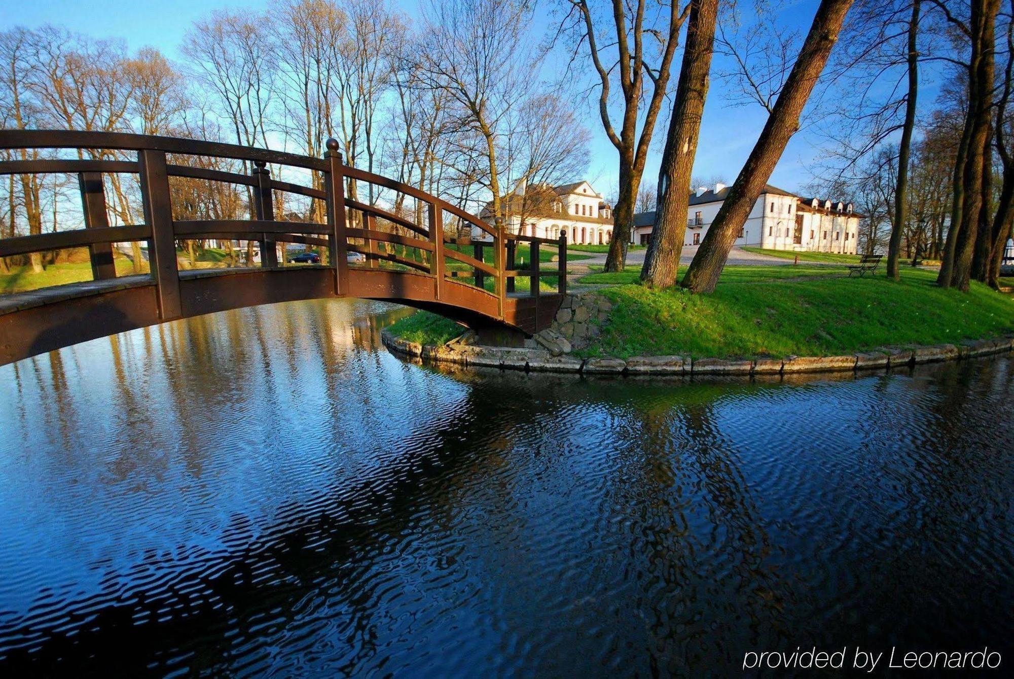 Dwor Kombornia Hotel&Spa Buitenkant foto