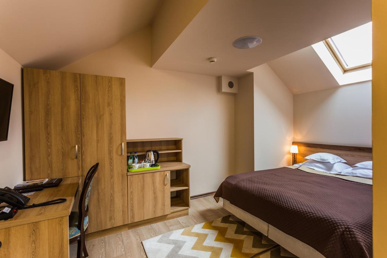 Dwor Kombornia Hotel&Spa Buitenkant foto