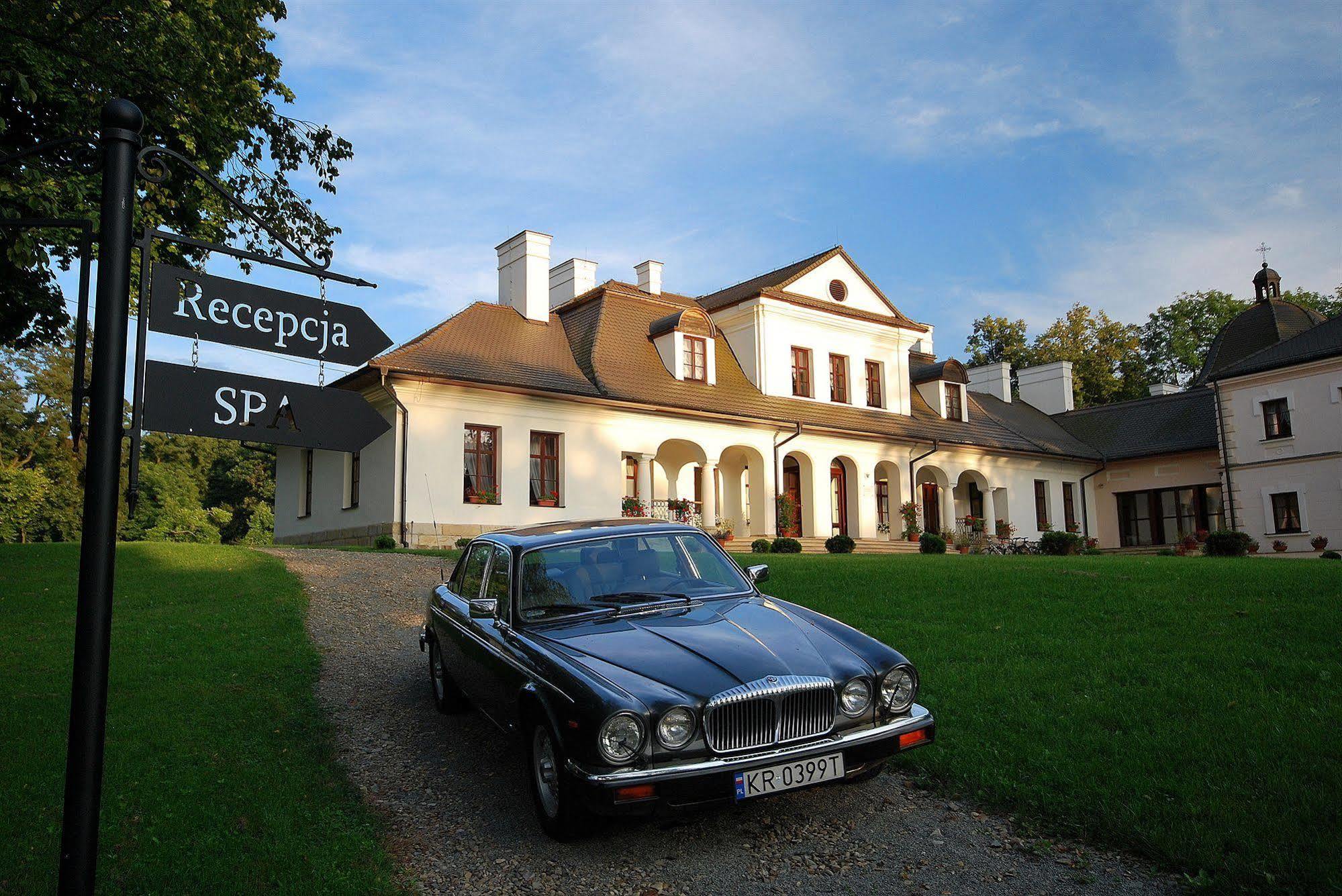 Dwor Kombornia Hotel&Spa Buitenkant foto